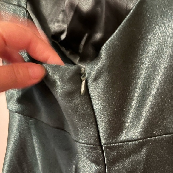 Jenny Yoo LENA Emerald Satin Back Crepe Elegant One-Shoulder Dress Size 4 - Picture 6 of 11